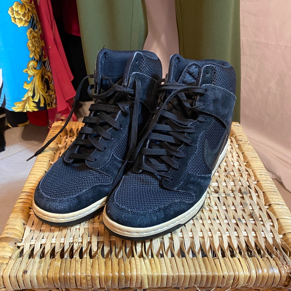 Nike Wedge Sneaker